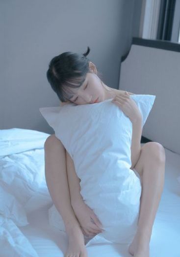 新金梅瓶